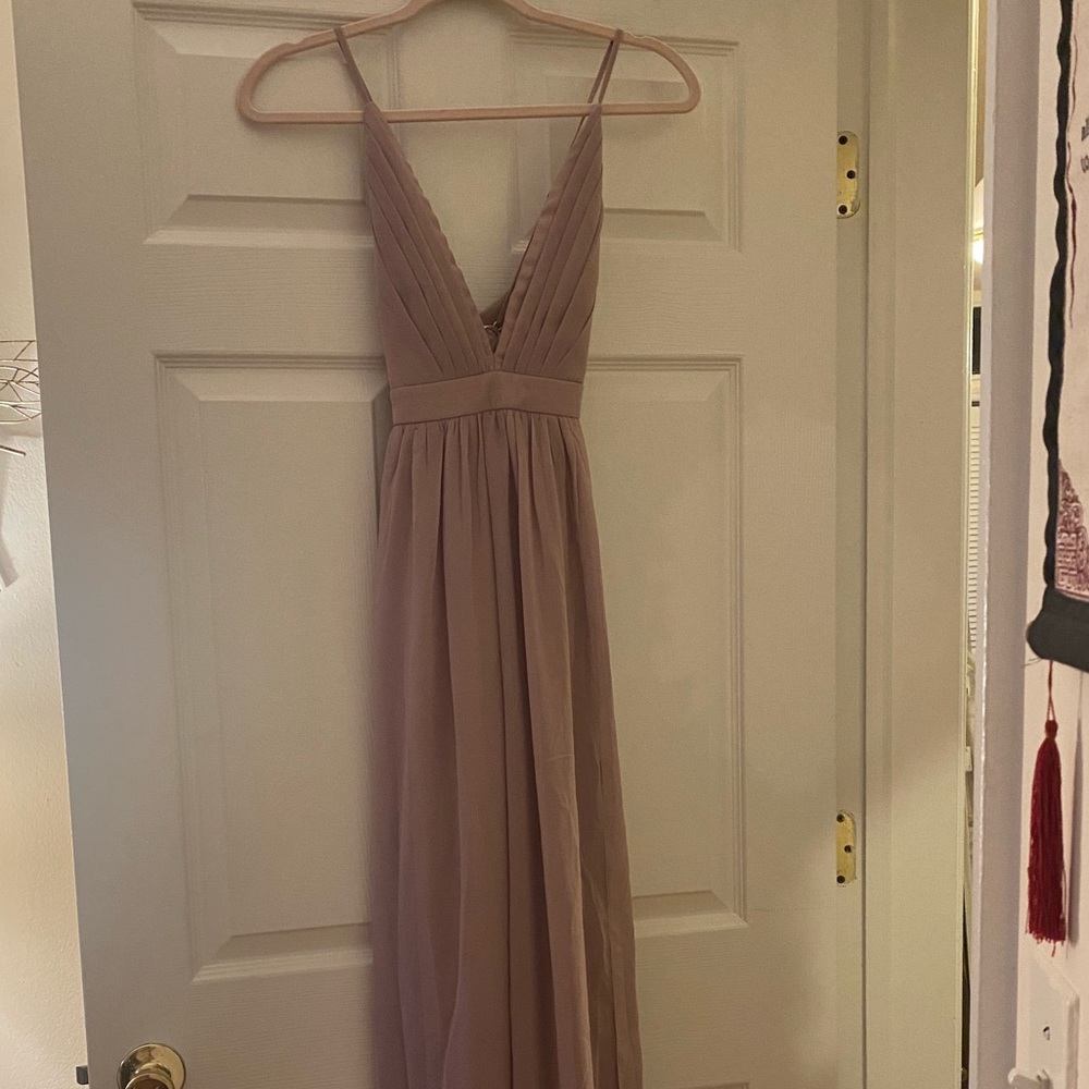 LULU’S Floor Length Deep V Gown in Size XS (Dusty Lilac color) NEW WITH TAGS